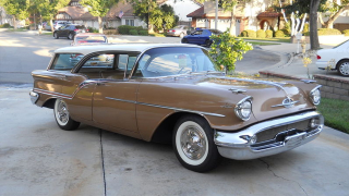 Illustration for article titled Survivor 1957 Oldsmobile Super 88 Fiesta Wagon is rare and beautiful